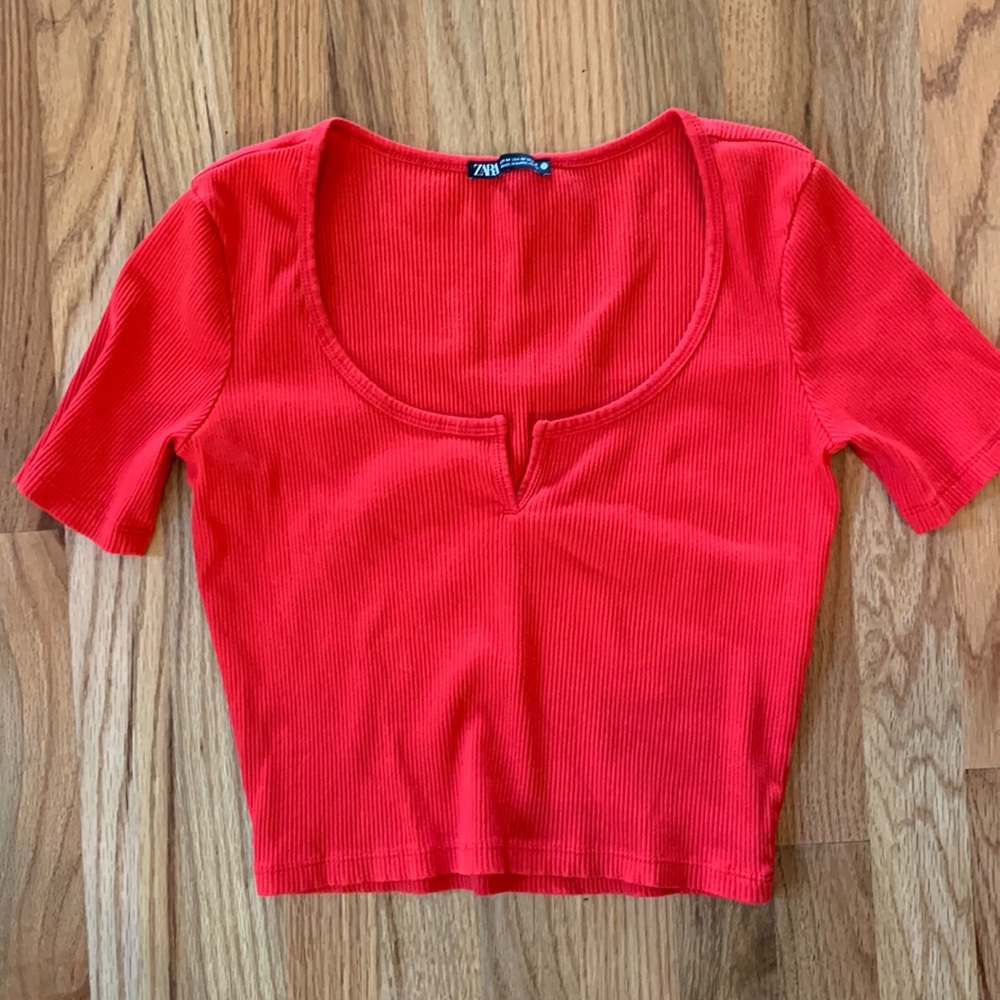 Cropped ribbed tee